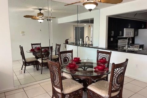 Condo in Punta Gorda, Florida, 2 bedrooms № 2142916 - photo 11