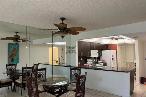 Condo in Punta Gorda, Florida, 2 bedrooms № 2142916 - photo 8