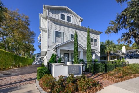 Townhouse in Orlando, Florida 3 bedrooms, 173.36 sq.m. № 1558344 - photo 1