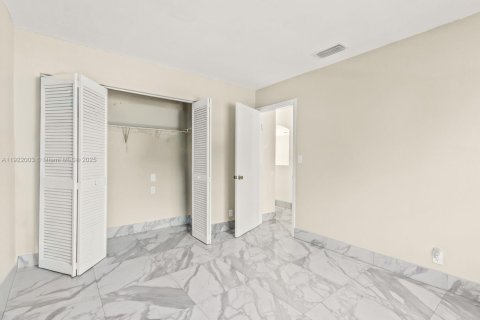 Villa ou maison à vendre à Cooper City, Floride: 3 chambres, 141.03 m2 № 1975941 - photo 17