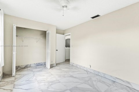 Villa ou maison à vendre à Cooper City, Floride: 3 chambres, 141.03 m2 № 1975941 - photo 15