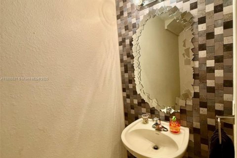Купить таунхаус в Хомстед, Флорида 3 спальни, 140.19м2, № 1755738 - фото 12