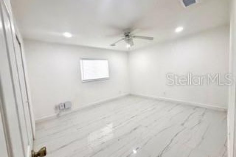 House in Cape Coral, Florida 3 bedrooms, 159.61 sq.m. № 2134294 - photo 15