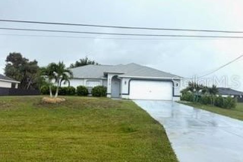 Villa ou maison à Cape Coral, Floride 3 chambres, 159.61 m2 № 2134294