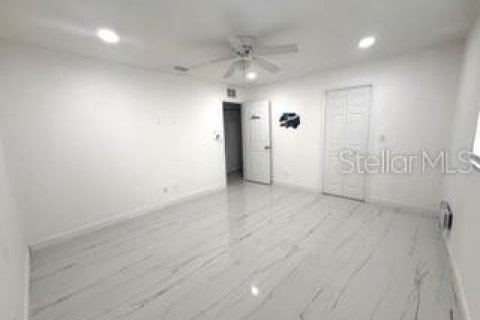 House in Cape Coral, Florida 3 bedrooms, 159.61 sq.m. № 2134294 - photo 16