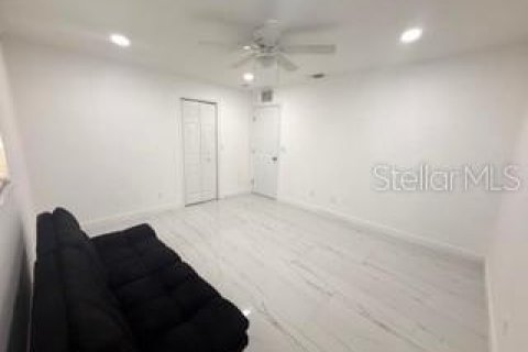 House in Cape Coral, Florida 3 bedrooms, 159.61 sq.m. № 2134294 - photo 24