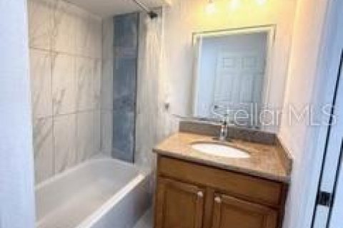 House in Cape Coral, Florida 3 bedrooms, 159.61 sq.m. № 2134294 - photo 20
