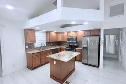 House in Cape Coral, Florida 3 bedrooms, 159.61 sq.m. № 2134294 - photo 3