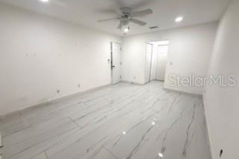 House in Cape Coral, Florida 3 bedrooms, 159.61 sq.m. № 2134294 - photo 14