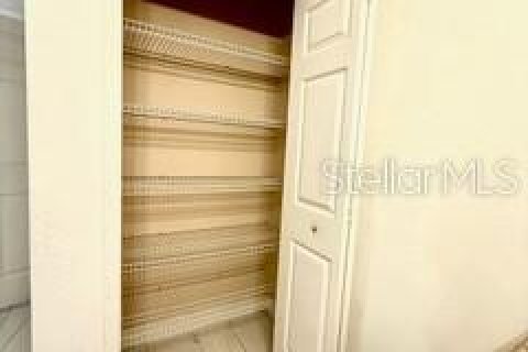 House in Cape Coral, Florida 3 bedrooms, 159.61 sq.m. № 2134294 - photo 9