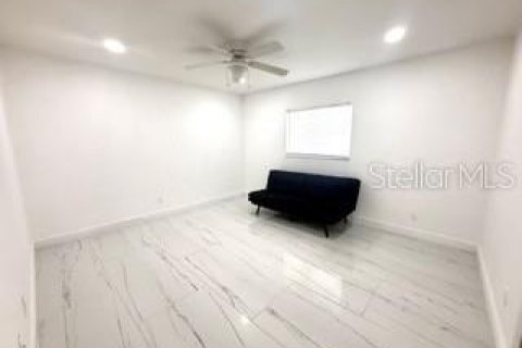 House in Cape Coral, Florida 3 bedrooms, 159.61 sq.m. № 2134294 - photo 22