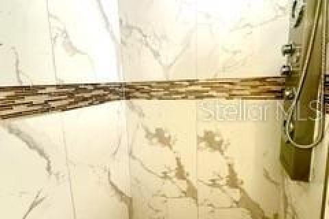 House in Cape Coral, Florida 3 bedrooms, 159.61 sq.m. № 2134294 - photo 8