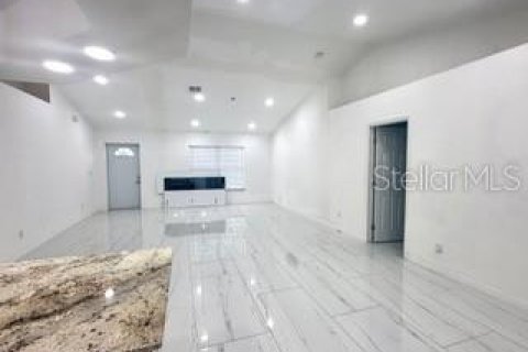 House in Cape Coral, Florida 3 bedrooms, 159.61 sq.m. № 2134294 - photo 6