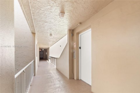 Condominio en venta en Davie, Florida, 2 dormitorios, 92.9 m2 № 2029184 - foto 17