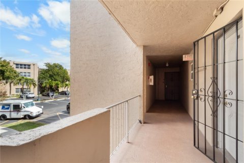 Condominio en venta en Davie, Florida, 2 dormitorios, 92.9 m2 № 2029184 - foto 2