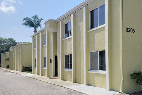 Condo in Tampa, Florida, 2 bedrooms  № 1915204 - photo 1