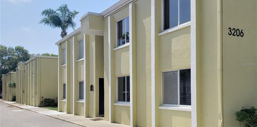 Condo in Tampa, Florida, 2 bedrooms № 1915204