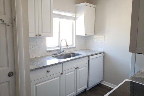 Condo in Tampa, Florida, 2 bedrooms  № 1915204 - photo 4