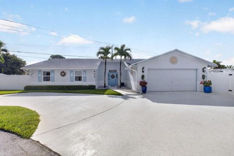 Casa en venta en Boynton Beach, Florida, 4 dormitorios, 165.18 m2 № 2385321 - foto 2