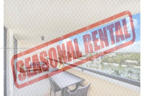 Condo in Miami Beach, Florida, 2 bedrooms № 1958419 - photo 1