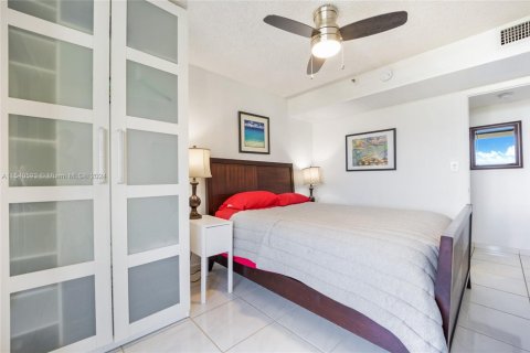 Condo in Miami Beach, Florida, 2 bedrooms № 1958419 - photo 13
