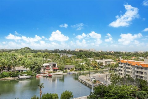 Condo in Miami Beach, Florida, 2 bedrooms № 1958419 - photo 17