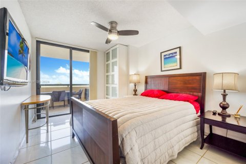 Condo in Miami Beach, Florida, 2 bedrooms № 1958419 - photo 12
