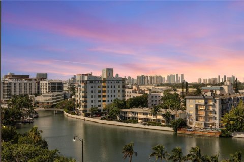 Condo in Miami Beach, Florida, 2 bedrooms № 1958419 - photo 15