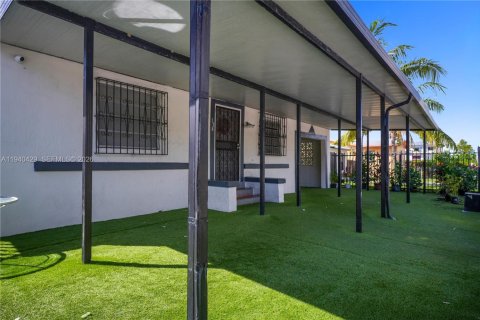 Commercial property in Miami, Florida № 1998490 - photo 6