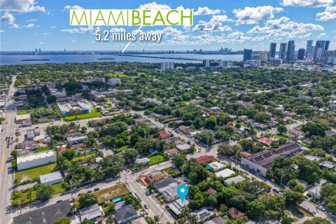 Commercial property in Miami, Florida № 1998490 - photo 2