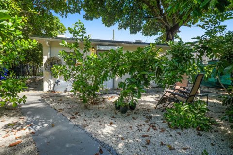 Commercial property in Miami, Florida № 1998490 - photo 22