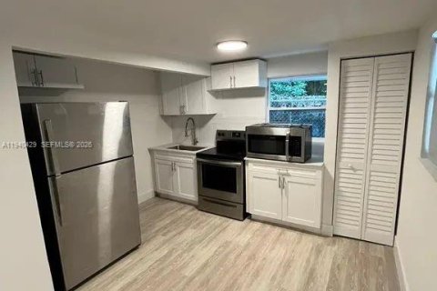 Commercial property in Miami, Florida № 1998490 - photo 10