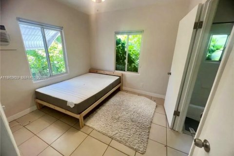 Commercial property in Miami, Florida № 1998490 - photo 15