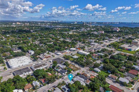 Commercial property in Miami, Florida № 1998490 - photo 18