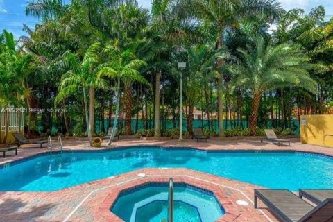 Condo in Miami, Florida, 1 bedroom  № 2179216 - photo 8