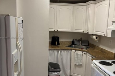 Condo in Miami, Florida, 1 bedroom  № 2179216 - photo 5