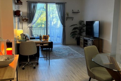 Condo in Miami, Florida, 1 bedroom  № 2179216 - photo 2