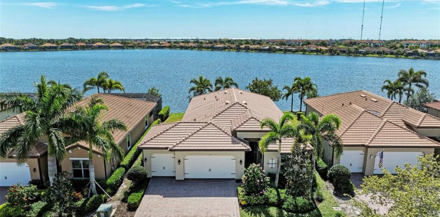 House in Nokomis, Florida 4 bedrooms, 225.85 sq.m. № 1783129