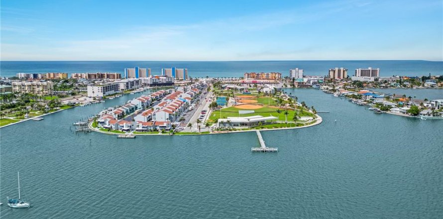 Condo in Saint Petersburg, Florida, 2 bedrooms № 1845387