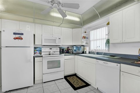 Condo in Saint Petersburg, Florida, 2 bedrooms  № 1845387 - photo 8