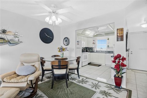 Condo in Saint Petersburg, Florida, 2 bedrooms  № 1845387 - photo 17