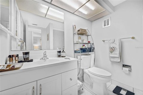Condo in Saint Petersburg, Florida, 2 bedrooms  № 1845387 - photo 25