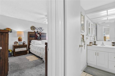 Condo in Saint Petersburg, Florida, 2 bedrooms  № 1845387 - photo 29