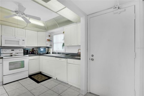 Condo in Saint Petersburg, Florida, 2 bedrooms  № 1845387 - photo 7