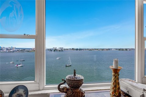 Condo in Saint Petersburg, Florida, 2 bedrooms  № 1845387 - photo 11