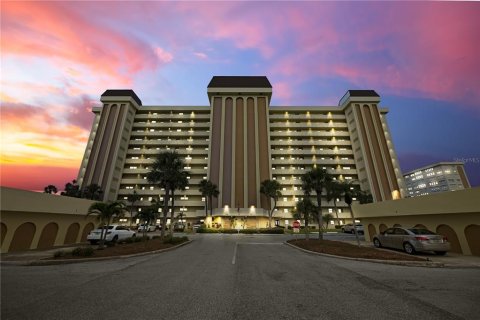 Condo in Saint Petersburg, Florida, 2 bedrooms  № 1845387 - photo 2
