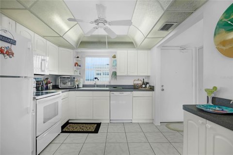 Condo in Saint Petersburg, Florida, 2 bedrooms  № 1845387 - photo 9