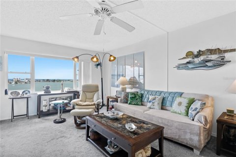 Condo in Saint Petersburg, Florida, 2 bedrooms  № 1845387 - photo 14