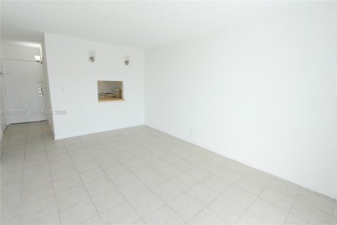 Condominio en alquiler en Miami, Florida, 1 dormitorio, 55.56 m2 № 2048034 - foto 2