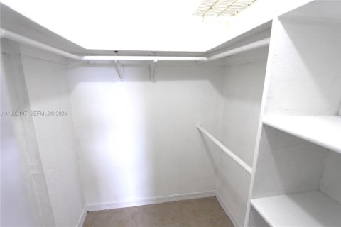 Condominio en alquiler en Miami, Florida, 1 dormitorio, 55.56 m2 № 2048034 - foto 12